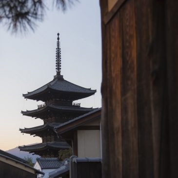 So many photographers around Yasaka tower in Higashiyama, Kyoto city.