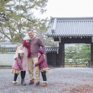 Family photo session as vacation & holiday photographer in Kyoto.